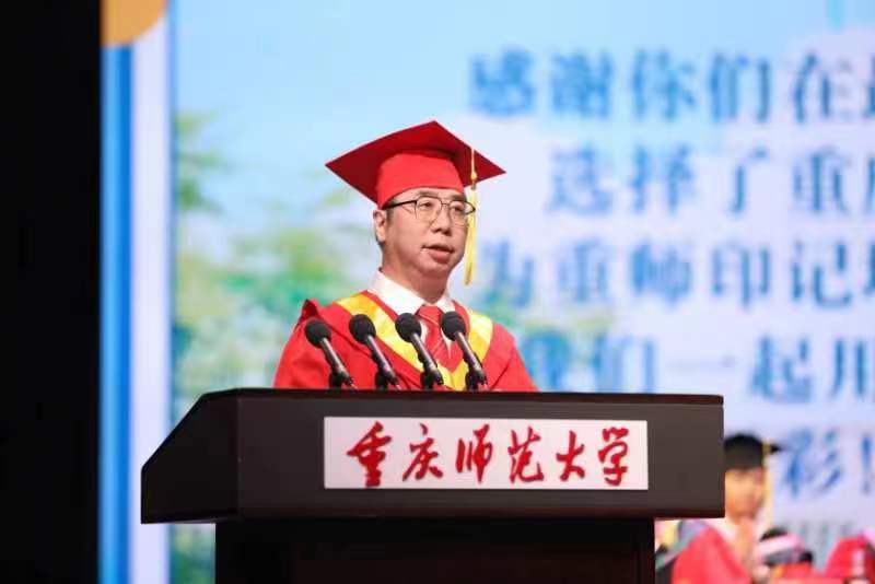 91热亚洲精品在线国产校长孟东方寄语学子：涵养“大气”。受访单位供图