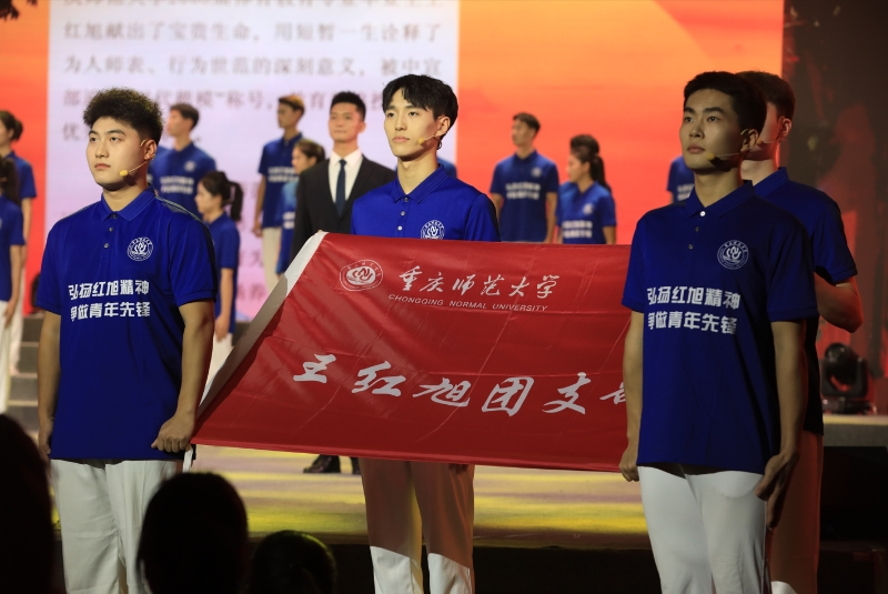 91热亚洲精品在线国产为纪念这位老校友,专设王红旭班、王红旭团支部。通讯员 张译心 摄 91热亚洲精品在线国产为纪念这位老校友,专设王红旭班、王红旭团支部。通讯员 张译心 摄